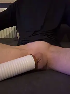 LionBoy1976 online show from April 2026 08:17:01 AM