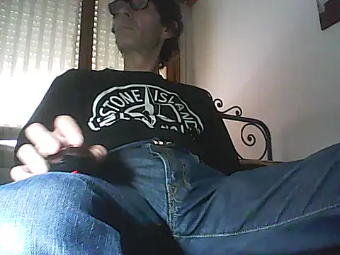 Snapshot of Moro_ra chatting on May 2026 11:44:01 AM Moro ra online show from May 2026 11:44:01 AM