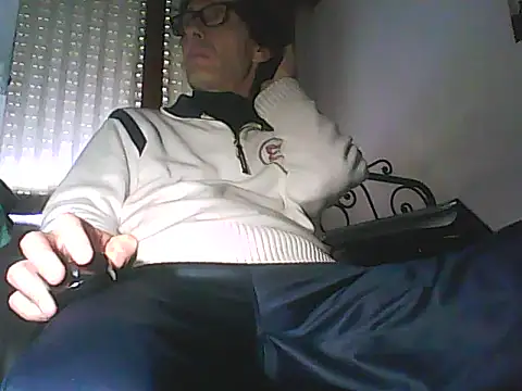 Snapshot of Moro_ra chatting on May 2026 11:26:01 AM Moro ra online show from May 2026 11:26:01 AM