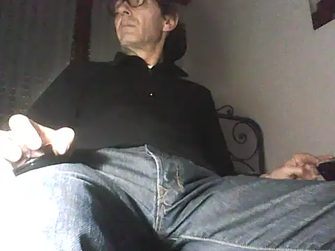 Snapshot of Moro_ra chatting on April 2026 06:01:01 PM Moro ra online show from April 2026 06:01:01 PM