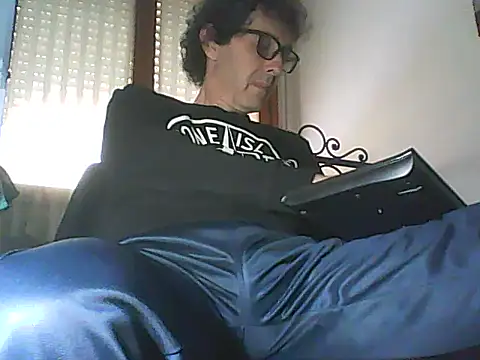 Snapshot of Moro_ra chatting on May 2026 12:02:02 PM Moro ra online show from May 2026 12:02:02 PM