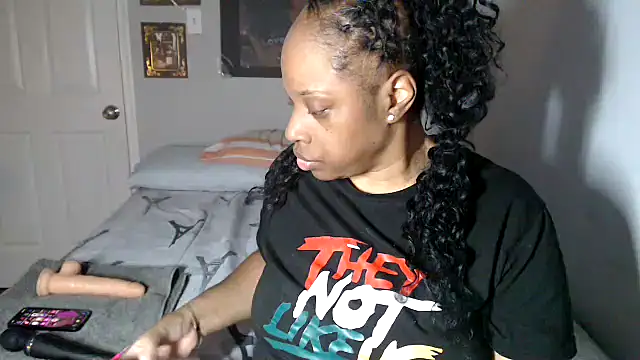 Snapshot of Sexymona1218 chatting on October 2025 08:58:02 AM Sexymona1218 online show from October 2025 08:58:02 AM