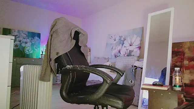 lara heaven online show from April 2026 08:04:02 PM
