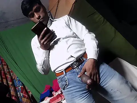Snapshot of desiboy1101 chatting on January 2025 03:33:02 AM desiboy1101 online show from January 2025 03:33:02 AM