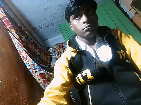 Snapshot of desiboy1101 chatting on February 2025 01:43:01 PM desiboy1101 online show from February 2025 01:43:01 PM
