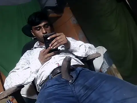 Snapshot of desiboy1101 chatting on September 2025 01:17:02 PM desiboy1101 online show from September 2025 01:17:02 PM