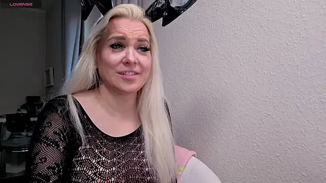 MIA-XXX online show from April 2026 04:52:01 AM