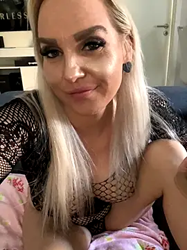 Snapshot of MIA-XXX chatting on October 2025 01:57:02 PM MIA-XXX online show from October 2025 01:57:02 PM