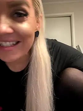 Snapshot of MIA-XXX chatting on October 2025 06:08:01 PM MIA-XXX online show from October 2025 06:08:01 PM