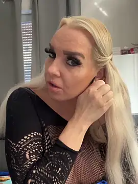 Snapshot of MIA-XXX chatting on September 2025 07:18:02 AM MIA-XXX online show from September 2025 07:18:02 AM