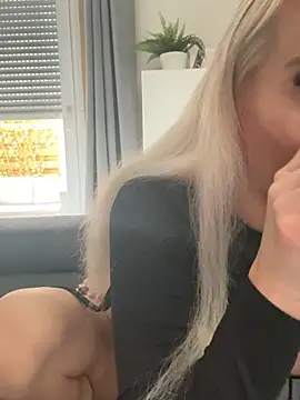 Snapshot of MIA-XXX chatting on September 2025 01:55:02 PM MIA-XXX online show from September 2025 01:55:02 PM