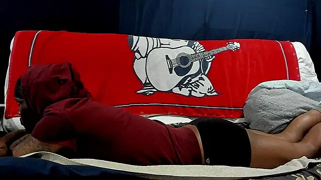 iBreakHeartz online show from December 2024 04:05:01 PM