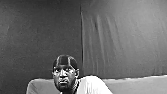 iBreakHeartz online show from October 2025 07:00:01 PM