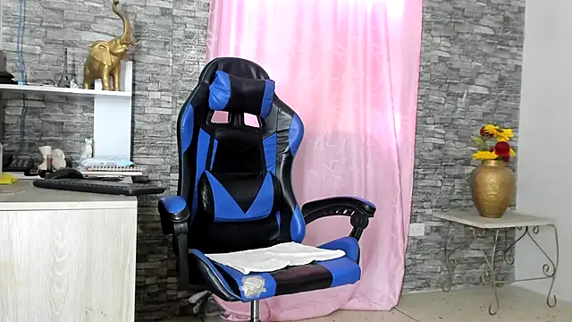 Snapshot of devorah_soto chatting on November 2025 01:50:02 PM devorah soto online show from November 2025 01:50:02 PM