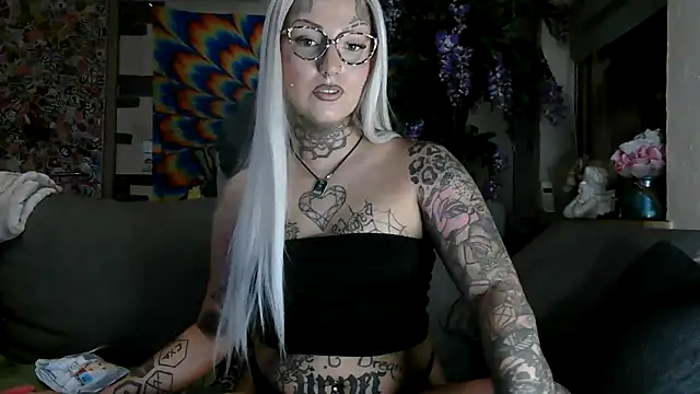 Snapshot of RoxxyInk chatting on November 2025 10:32:02 PM RoxxyInk online show from November 2025 10:32:02 PM