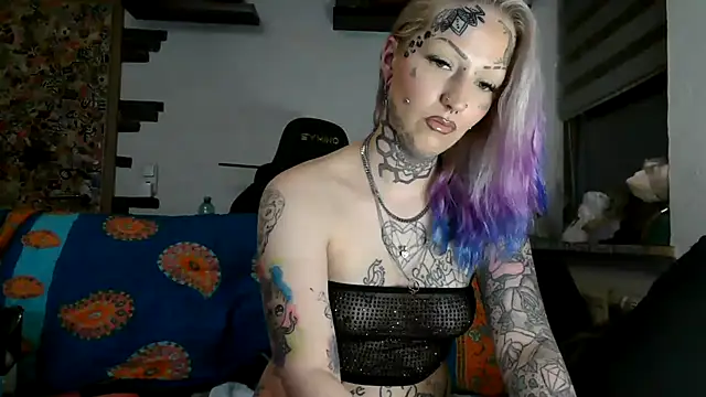 Snapshot of RoxxyInk chatting on May 2026 09:32:01 PM RoxxyInk online show from May 2026 09:32:01 PM