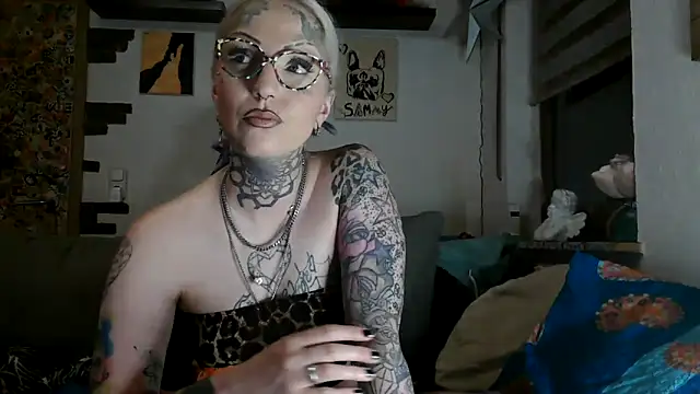 Snapshot of RoxxyInk chatting on May 2026 12:09:02 AM RoxxyInk online show from May 2026 12:09:02 AM