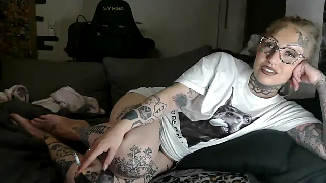 RoxxyInk online show from April 2026 10:44:02 PM