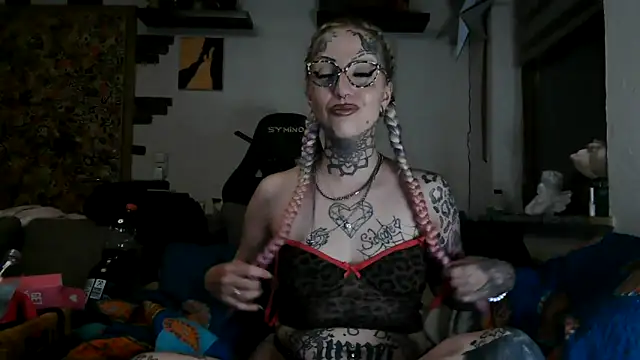 Snapshot of RoxxyInk chatting on June 2026 01:03:01 AM RoxxyInk online show from June 2026 01:03:01 AM