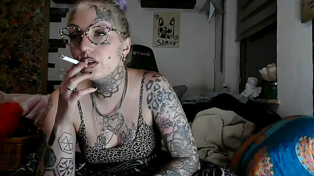 Snapshot of RoxxyInk chatting on June 2026 10:42:02 PM RoxxyInk online show from June 2026 10:42:02 PM