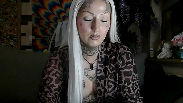 Snapshot of RoxxyInk chatting on November 2025 10:54:01 PM RoxxyInk online show from November 2025 10:54:01 PM