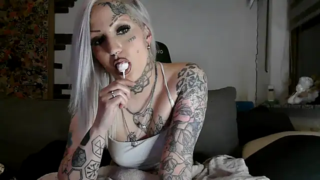 Snapshot of RoxxyInk chatting on April 2026 10:03:02 PM RoxxyInk online show from April 2026 10:03:02 PM
