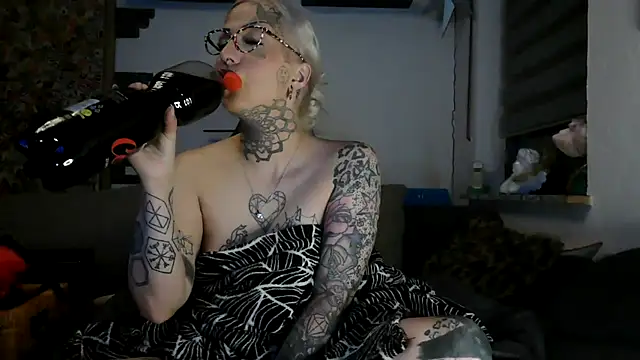 RoxxyInk online show from April 2026 10:03:01 PM