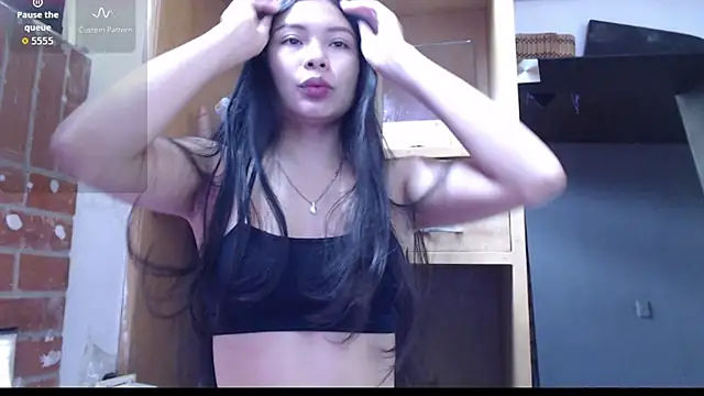 evolet01 online show from May 2026 04:24:01 PM
