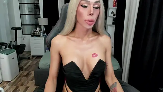 Forever MissCandace online show from April 2026 06:58:01 PM