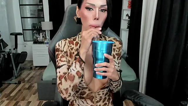 Forever MissCandace online show from May 2026 03:32:01 AM