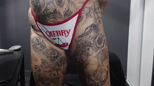 Snapshot of poisonivyx chatting on October 2025 10:40:01 PM poisonivyx online show from October 2025 10:40:01 PM