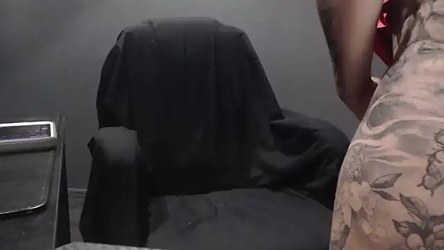 Snapshot of poisonivyx chatting on October 2025 12:44:01 AM poisonivyx online show from October 2025 12:44:01 AM