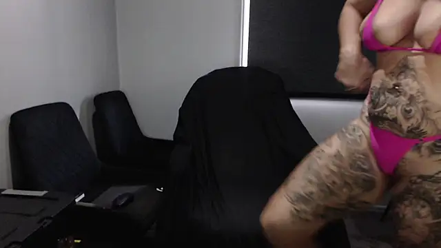 Snapshot of poisonivyx chatting on March 2025 06:30:01 AM poisonivyx online show from March 2025 06:30:01 AM