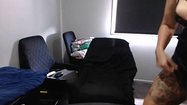 Snapshot of poisonivyx chatting on February 2025 02:33:02 AM poisonivyx online show from February 2025 02:33:02 AM