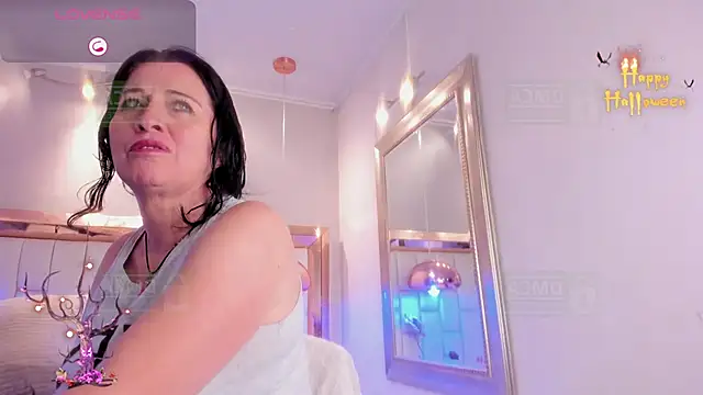 LADY HELLEN online show from October 2025 07:13:02 PM