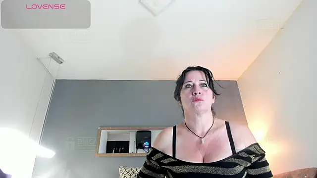 LADY HELLEN online show from May 2026 07:02:02 PM
