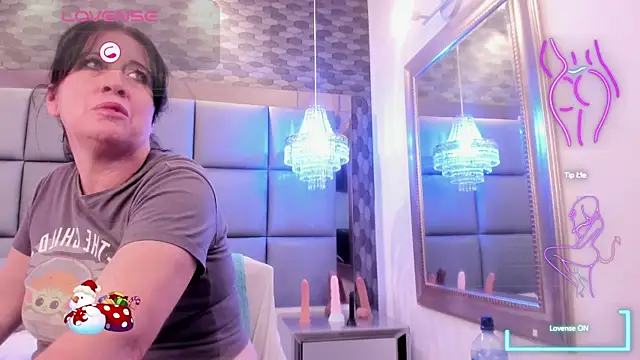 LADY HELLEN online show from November 2025 07:03:01 PM