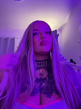 Snapshot of _MelinaCurves_ chatting on October 2025 10:02:01 PM MelinaCurves online show from October 2025 10:02:01 PM