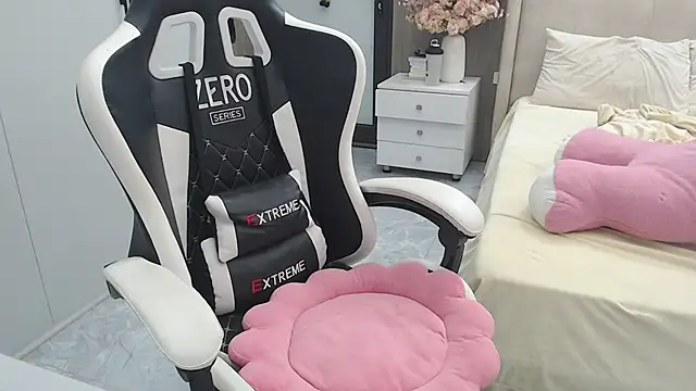 Snapshot of Hanako_love chatting on November 2025 03:02:01 PM Hanako love online show from November 2025 03:02:01 PM