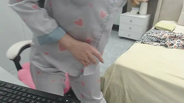 Snapshot of Hanako_love chatting on November 2025 03:45:02 PM Hanako love online show from November 2025 03:45:02 PM