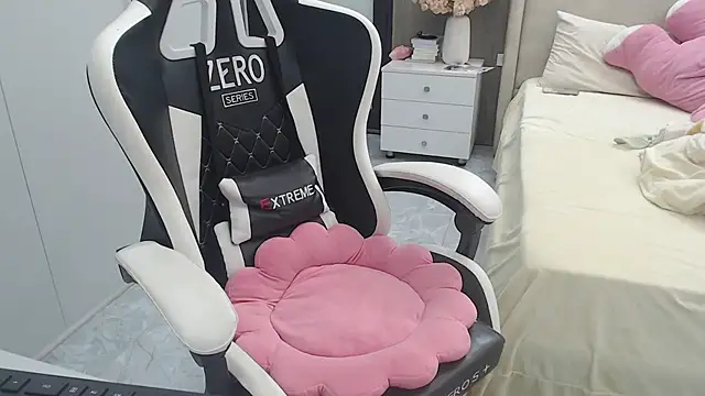 Snapshot of Hanako_love chatting on December 2025 11:49:03 PM Hanako love online show from December 2025 11:49:03 PM