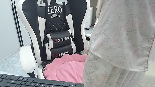 Snapshot of Hanako_love chatting on November 2025 03:44:02 PM Hanako love online show from November 2025 03:44:02 PM