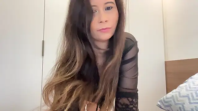 Leilacharlotte online show from July 2026 12:45:02 PM