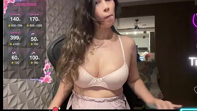 Leilacharlotte online show from February 2026 08:08:01 PM