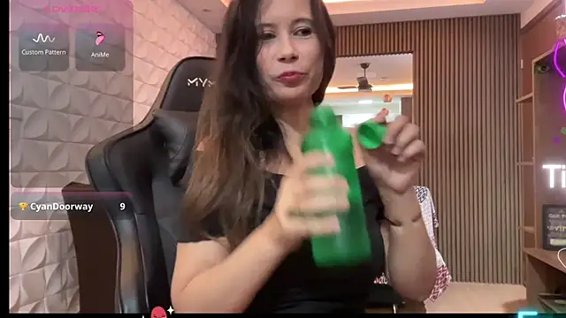 Leilacharlotte online show from February 2026 09:36:01 PM