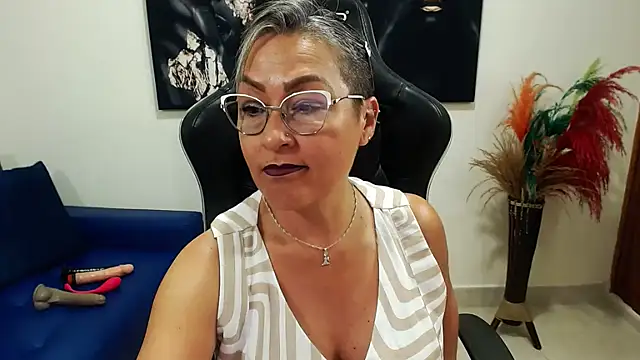 Tamara Luaren online show from July 2026 09:22:01 PM