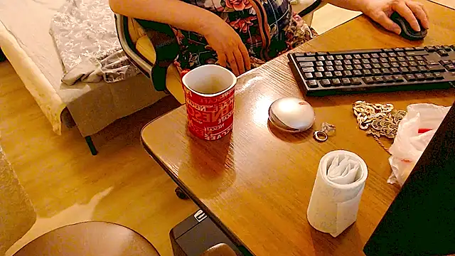 Snapshot of MomJaneSex chatting on February 2025 09:48:01 PM MomJaneSex online show from February 2025 09:48:01 PM