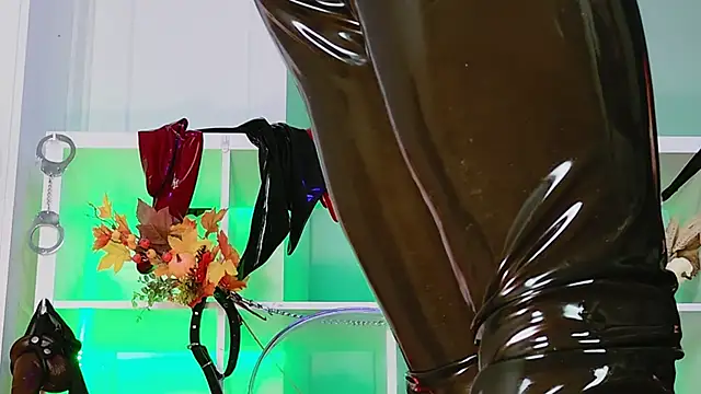 Ella  Kross online show from November 2025 04:23:01 PM