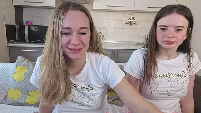 Snapshot of Naughty_Alice chatting on November 2025 06:02:02 AM Naughty Alice online show from November 2025 06:02:02 AM