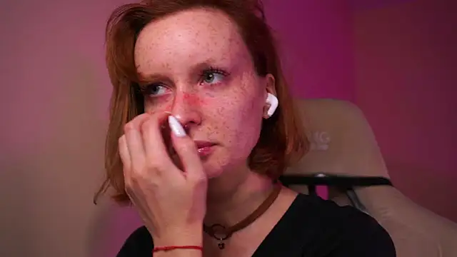 Liuba Fox online show from November 2025 06:44:02 PM